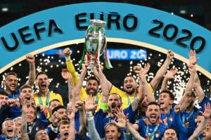 Italy win Euro 2020 final on penalties to wreck England party.jpg