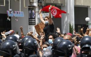 Tunisian president suspends parliament, dismisses PM.jpg