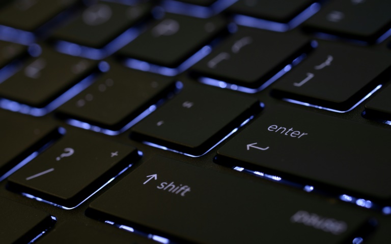 Passwords under threat as tech giants seek tougher security Passwords under threat as tech giants seek tougher security