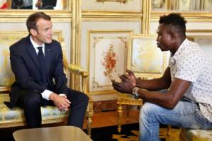 'Hero' Malian who saved child to be given French citizenship.jpg