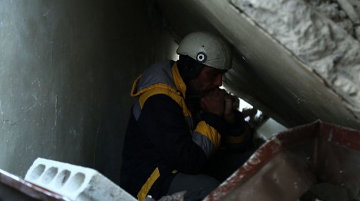 Under bombs, Syria rescuers forced to save their own