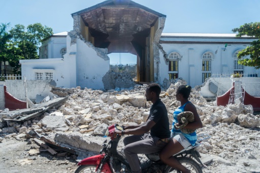 Death toll in massive Haiti quake jumps to over 1,200