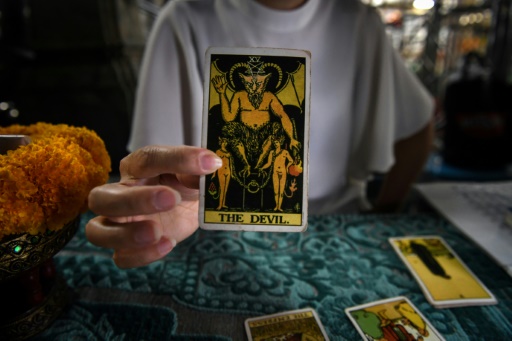 US man sues psychic over ex-girlfriend's curse