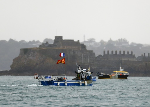 France threatens UK with sanctions in fishing row