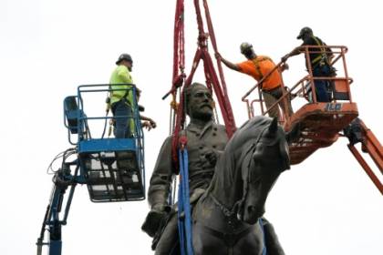 Flashpoint US statue of Confederate general removed in Richmond.jpg