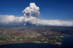 Canaries volcano lava reaches sea, raising toxic gas fears.jpg