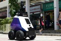 Singapore patrol robots stoke fears of surveillance state.jpg