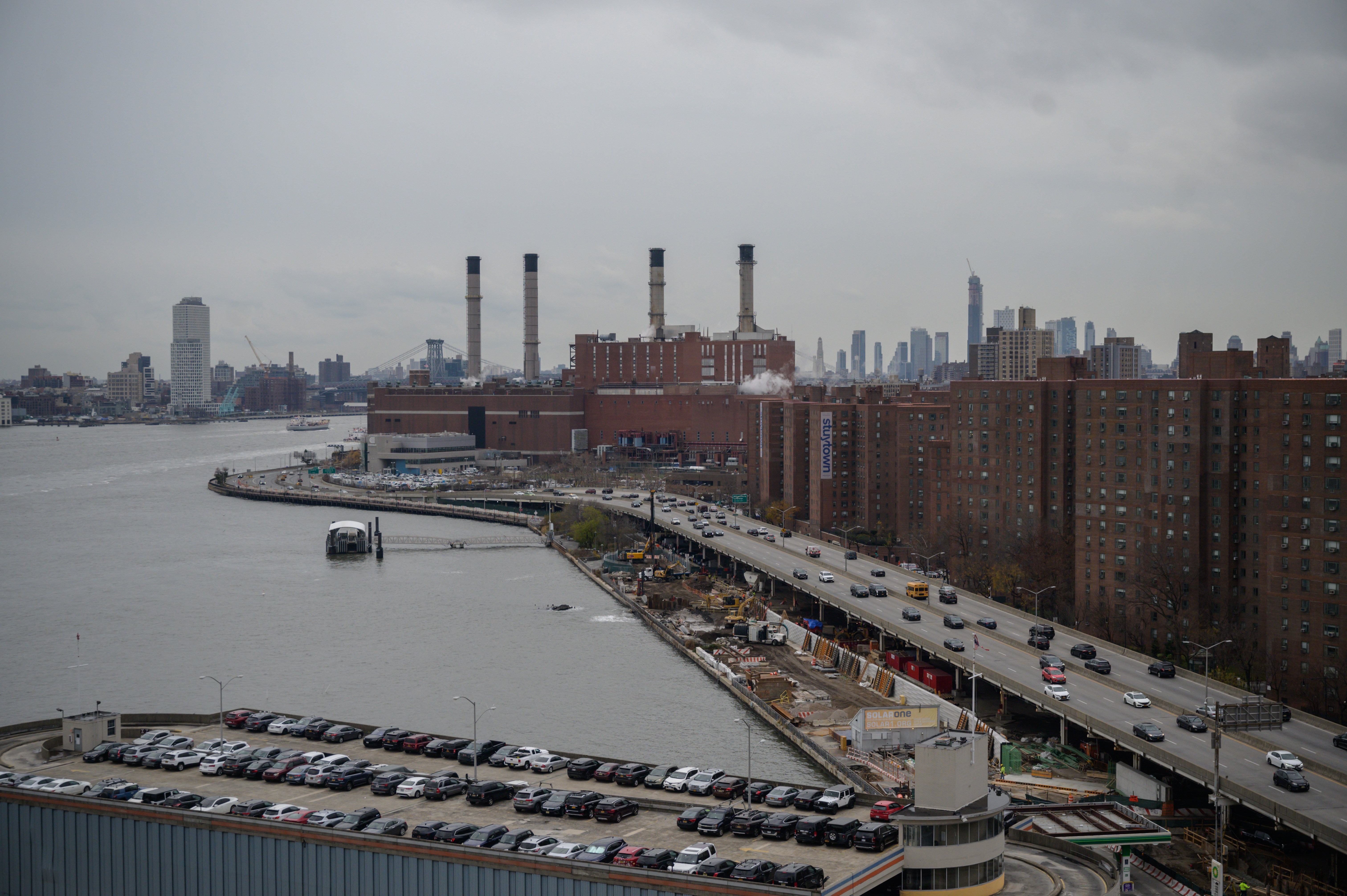 Vulnerable to climate change, New York constructs seawall