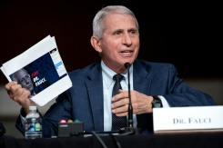 US on 'threshold' of living with coronavirus: Fauci