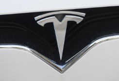 Tesla delivers almost 1 mn cars globally