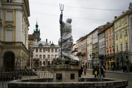 Historic Ukrainian city scrambles to defend heritage