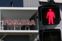 Toshiba CEO resigns ahead of vote on spin-off plan