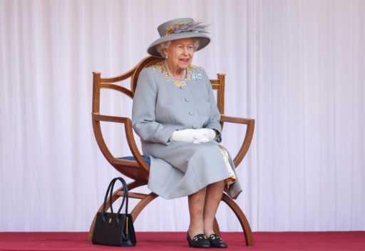 Queen Elizabeth returns to work after Covid