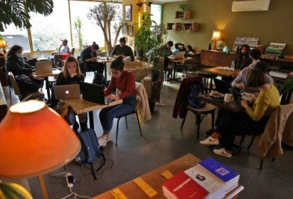 Lebanon power cuts turn cafes into co-working spaces.jpg