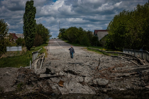 Ukrainian soldiers evacuated from Mariupol steelworks