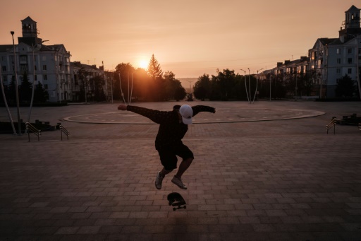 'King of streets': Last skateboarder on Ukraine front