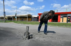 Mariupol 'continues to resist', Ukrainian president says