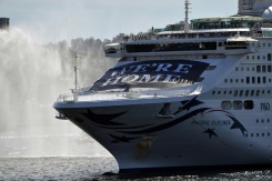 Cruise ships return to Australia after two-year Covid ban