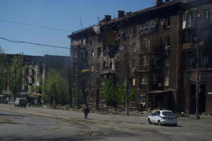 In devastated Mariupol, a daily struggle to survive.jpg