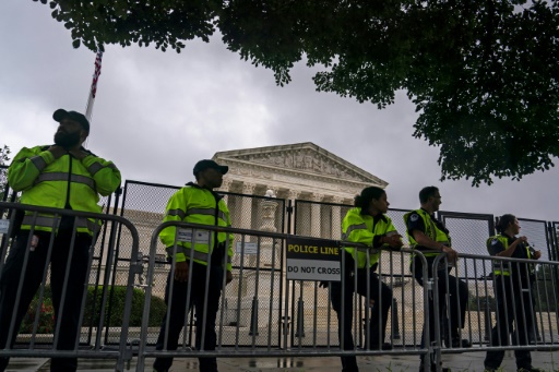 Supreme Court says Americans have right to carry guns in public