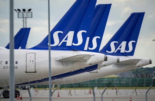 SAS and pilots' unions reach agreement, ending strike.