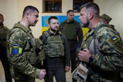 Ukraine pushes back in Kherson as Zelensky visits east.jpg