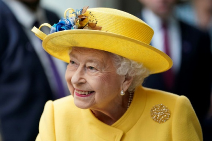 Queen Elizabeth II to salute jubilee from palace balcony.jpg