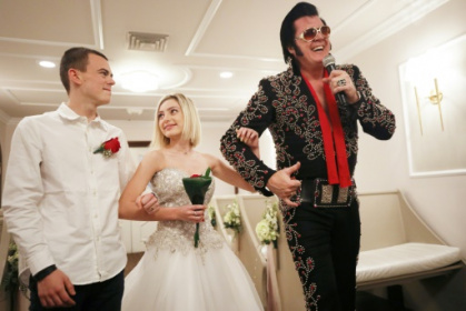 Elvis wedding crackdown leaves Las Vegas all shook up.jpg