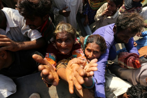 'Third' of Pakistan under water as flood aid efforts gather pace