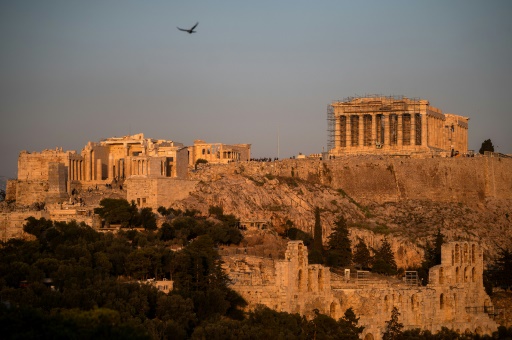 Greece's treasures caught between tourism and conservation