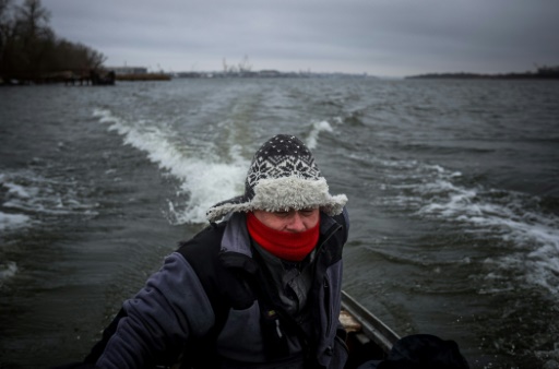 Snipers and icy water: Ukrainians risk Dnipro river crossings