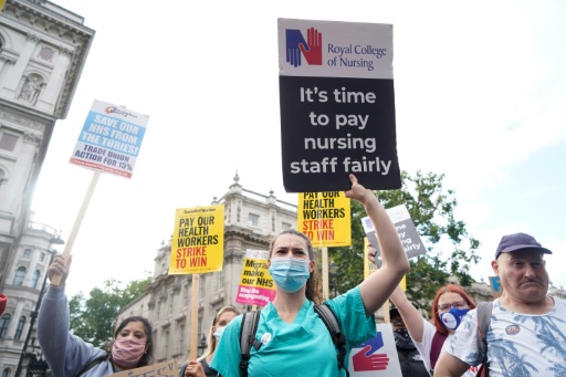 UK nurses stage unprecedented walkout