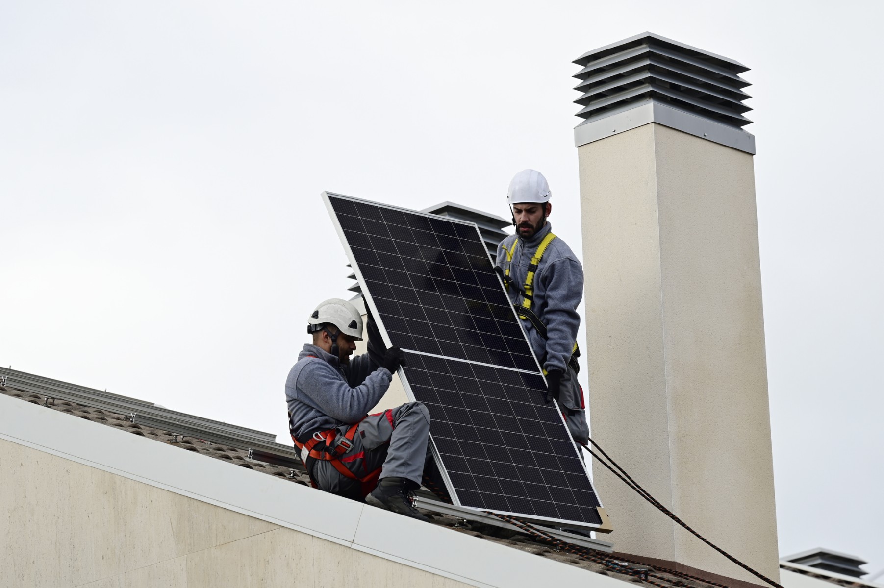 As energy crisis bites, Spaniards snap up solar panels