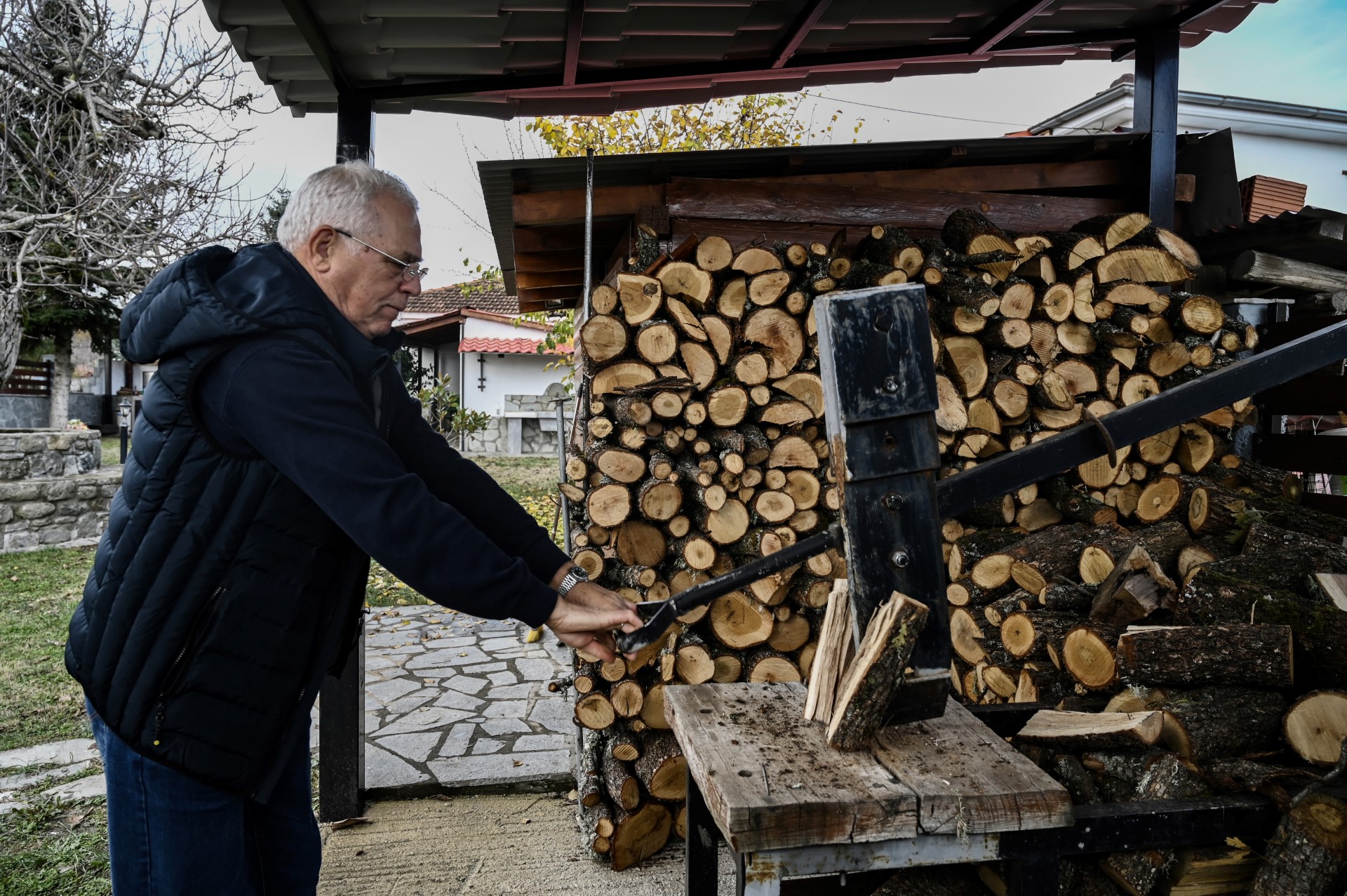 Greek woodcutters give energy crisis the chop