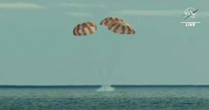 NASA capsule Orion splashes down after record-setting lunar voyage.jpg