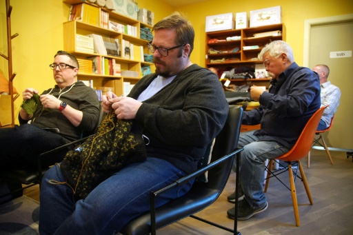 In US, men unravel stereotypes -- by knitting