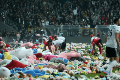 Turkish football fans in anti-government chants in quake anger.jpg