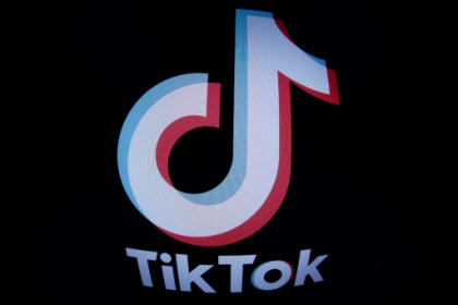 Time US adults spend on TikTok closes in on Netflix.jpg