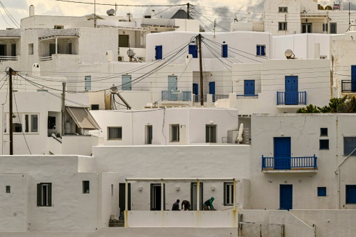 Building fever grips Greece as tourism booms