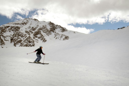 US ski season extended as record snowpack dents Western drought