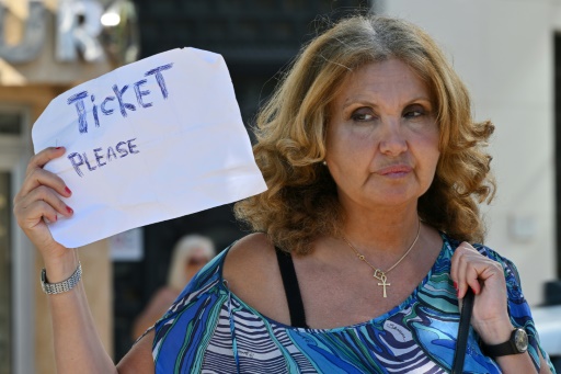 Cannes fans dig deep for black-market tickets
