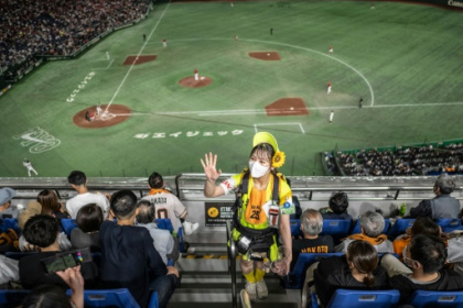 beer vendors of Japanese baseball.jpg