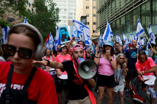 Israelis throng train stations, block roads to protest judicial reforms