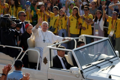 Pope winds up Portugal visit with big outdoor Mass.jpg