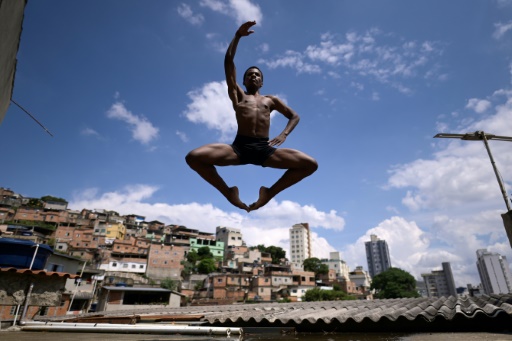 Brazil favela ballet dancer gets his American dream