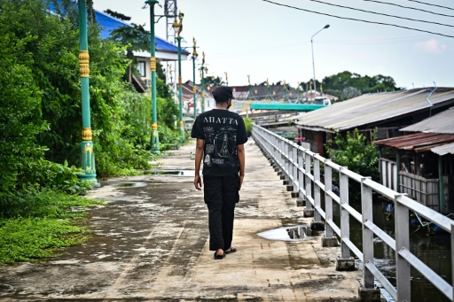 Thai students at rival colleges turn to gang violence