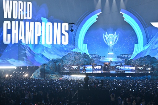South Korea's T1 win record fourth League of Legends world title.