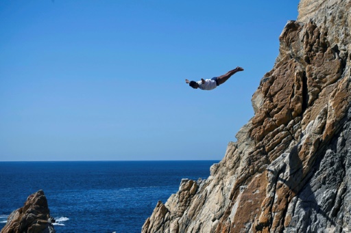 Acapulco's cliff divers are back after deadly hurricane