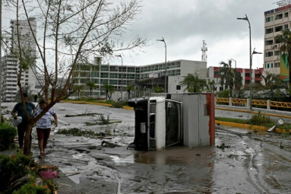 Mexico races to help battered Acapulco after major hurricane.jpg