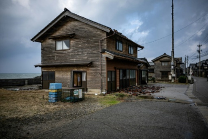 unique houses survive quake in Japan village.jpg